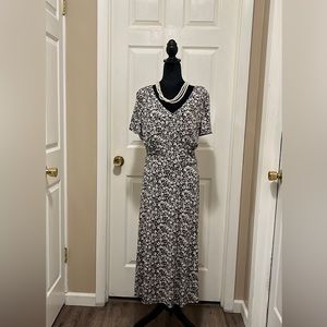 Size 1X, black/white floral dress, Midi-length with elastic waste-band.
